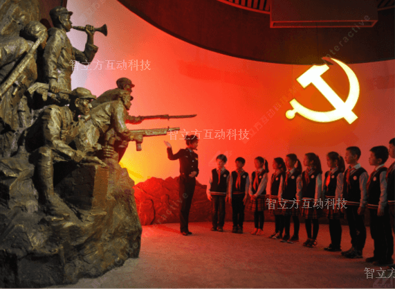 优秀！00后清华女学霸参军被评为“蓝刃女兵”，爱国主义红色教育应该从小抓起！