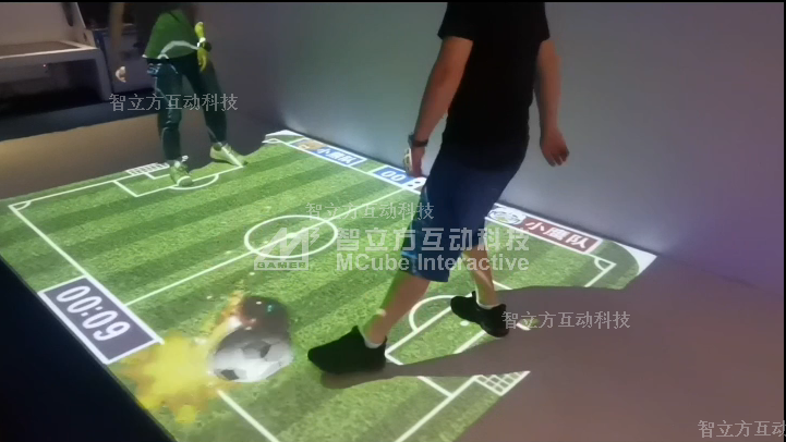 实体店多人互动游戏，金年会 金字招牌诚信至上地面互动投影游戏掀起门店引流新热潮！   